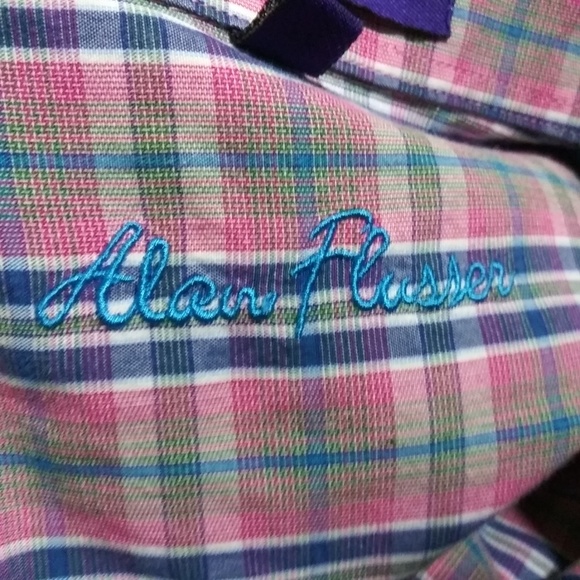 Blue checkered button down 👕 - Picture 6 of 7